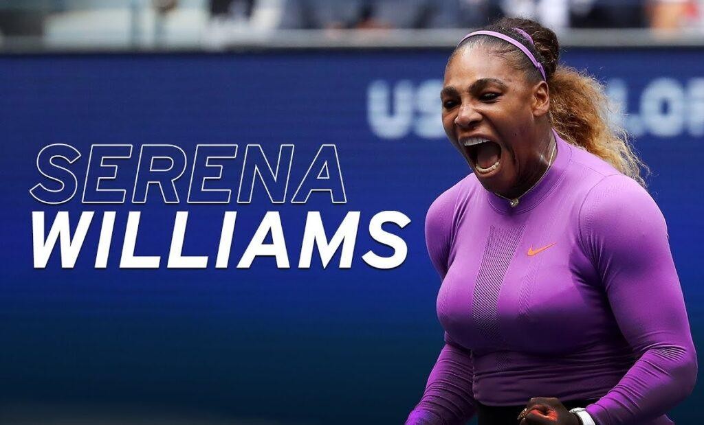 Serena Williams w eleganckiej stylizacji, prezentująca modę, poza kortem tenisowym, z pewnym siebie wyrazem twarzy.