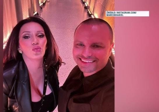 Marcin Hakiel z dziećmi, Adamem i Heleną, w ciepłej, rodzinnej atmosferze.
